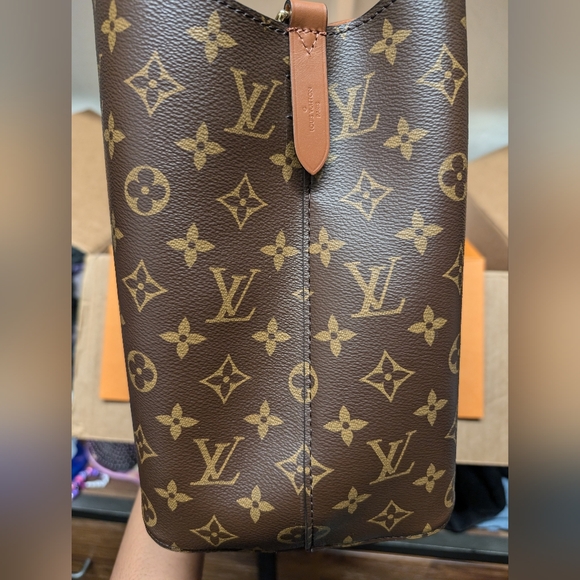 Louis Vuitton LV Canvas Neo Noe Caramel - gently used and priced to sell - Picture 3 of 16